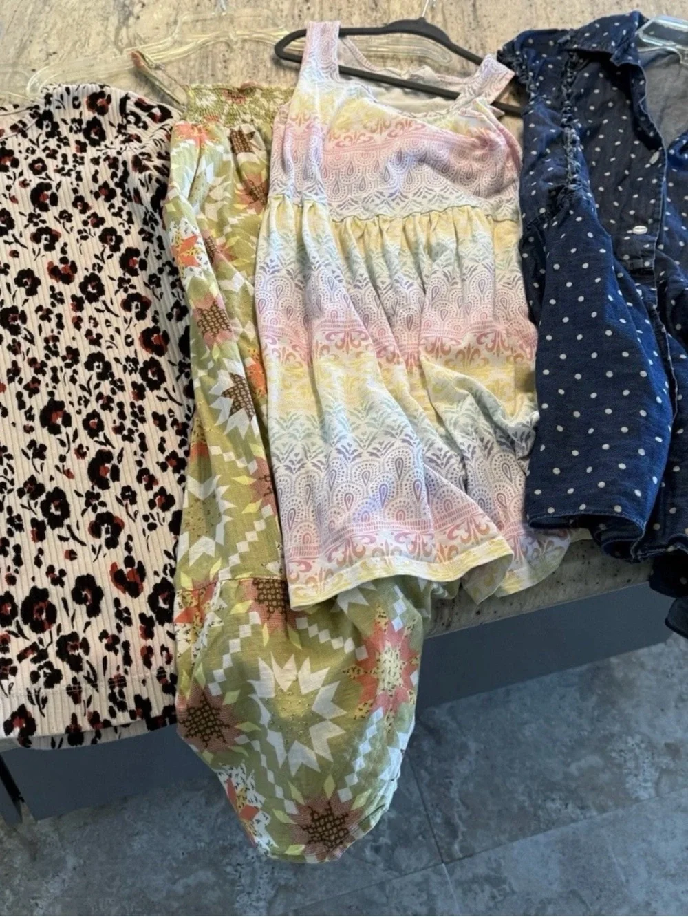 lot girls dress Size 7/8 Are 4